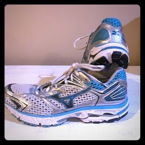 Mazuno Running Shoes